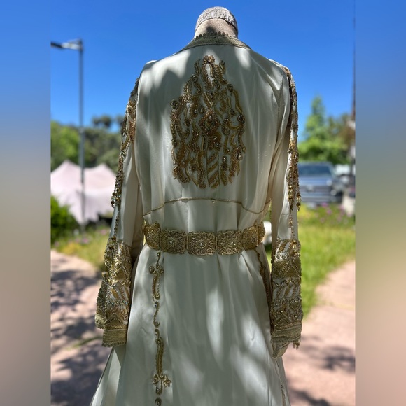 Kaftan Elegance two piece custom-made bridal kaftan- offwhite with gold - Picture 3 of 16